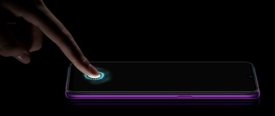 Futuristisch: das Oppo R17 Pro hat den Fingerabdrucksensor im Bildschirm verbaut