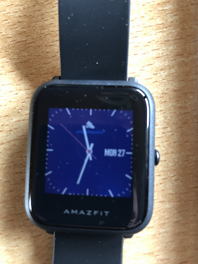 Die Xiaomi Amazfit bip erlaubt, verschiedene Ziffernbltter (Watchfaces) auf die Uhr zu laden. Unter Umstnden steigt der Akkuverbrauch.