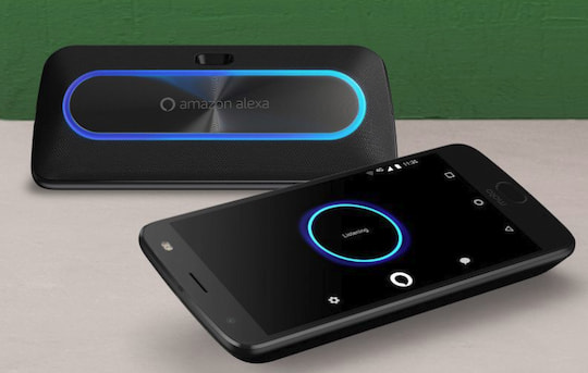 Ein Lautsprecher-Mod mit integrierter Alexa lsst sich auf das Smartphone stecken.