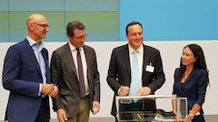 Mobilfunk-Gipfeltreffen. Von links: Tim Httges (Deutsche Telekom), Andreas Scheuer (Minister), Markus Haas (Telefnica), Anna Dimitrova (Vodafone)
