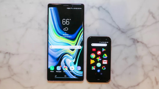 Palm neben dem Galaxy Note 9