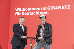 Fr Vodafone und seinen CEO Hannes Ametsreiter (links) ist "Giganetz" ein wichtiger Begriff.