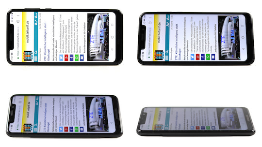 Aus verschiedenen Blickwinkeln hlt sich das Display des Motorola One stabil.