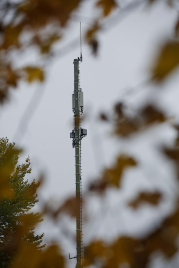 Stellt die Verbindung zum Mobilfunknetz der Telekom her: Sendemast bei Eisenschmitt (Eifel)