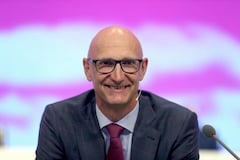 Tim Httges bilanziert Telekom-Breitbandausbau