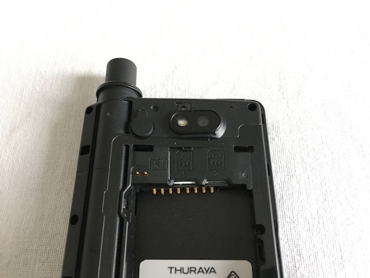 Kameramodul sowie Steckpltze fr Thuraya-SIM, LTE-SIM und microSD-Karte