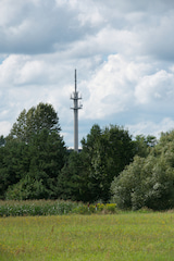 Wird Nicht-Ausbau belohnt? Wer ausbaut, soll nach Willen der Politik die Nichtausbauer ins Netz lassen mssen. Zu sehen ist ein Mast in Kyritz in Brandenburg.