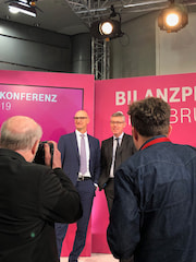Nahmen sich viel Zeit fr Bilder und die Fragen der Journalisten: Telekom-Chef Tim Httges und sein neuer Finanzchef Christian P. Illek.