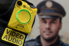 So sieht eine Bodycam aus. Signalfarbe: Gelb