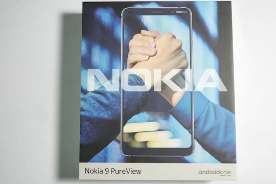Das Nokia 9 PureView im fast klassischen Nokia-Karton