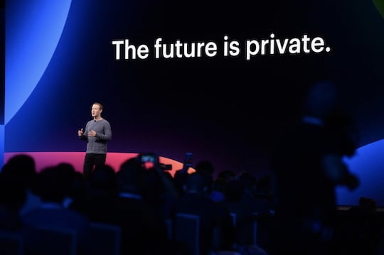 Mark Zuckerberg spricht auf der Entwicklerkonferenz F8