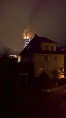 Die Sendeanlagen auf einem ehemaligen Hotel in Ravensburg stehen in Flammen