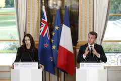 Emmanuel Macron, Prsident von Frankreich, und Jacinda Ardern, Premierministerin von Neuseeland, geben nach dem Christchurch-Gipfel eine Pressekonferenz.