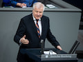 Bundesinnenminister Horst Seehofer fordert Zugang zu Messengerdiensten in gesetzlich geregelten Ausnahmefllen