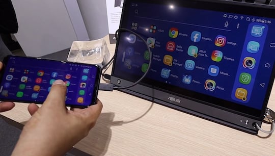 Der ZenScreen Touch mit verbundenem Smartphone