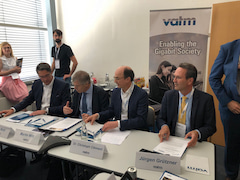 Das VATM-Prsidium (v.l.): Uwe Nickl (Deutsche Glasfaser), Martin Witt (vatm Prsident, 1&1), Dr. Christoph Clement (Vodafone), Jrgen Grtzner (vatm Geschftsfhrer)