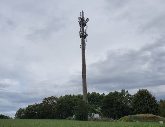Mobilfunkmast mit 5G-Antenne in Lohmar-Honrath