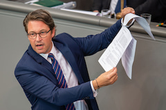 "Ihr baut mehr aus, dafr msst ihr spter zahlen." Digital-Minister Andreas Scheuer hat mit den vier Mobilfunknetzbetreiber einen Deal abgeschlossen.
