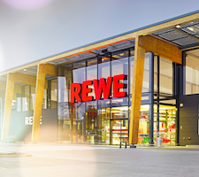 Die REWE-Group darf den Kiosk- und Tankstellen-Lieferanten Lekkerland, der auch viele Aufladecodes fr Handys ausliefert, bernehmen.