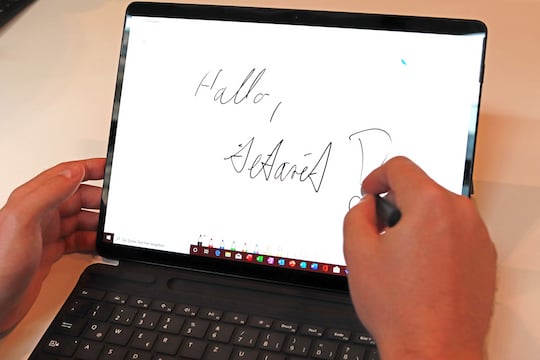 Surface Pro X: Arbeiten mit dem Stift ist einfach.