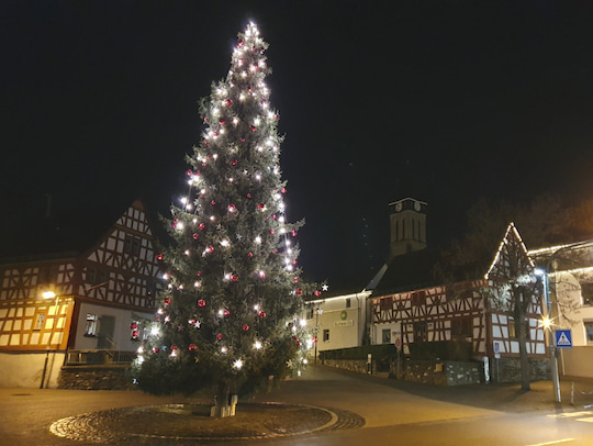 Der weihnachtliche Ortskern von Elz (Mittelhessen). Bald wird dort LTE-Empfang mglich.