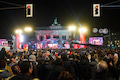 Berlin, war der Hhepunkt der Internetaktivitten zum Jahreswechsel, hier vor dem Brandenburger Tor.