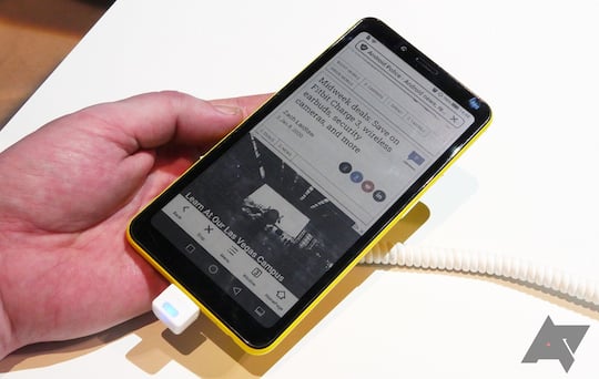 Das Hisense Farb-E-Ink-Smartphone