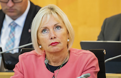 Die hessische Digitalministerin Kristina Sinemus (parteilos) mchte den Breitbandausbau schneller voranbringen.