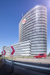 Vodafone stellt seine Quartalszahlen vor. 50 Millionen SIM-Karten, ein groer Teil davon in Maschinen und Sensoren.