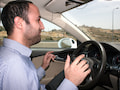 Nir Gideon, Entwicklungsexperte beim Unternehmen Mobileye in Jerusalem, lsst sich von einem "autonomen" Audi in der Nhe von Jerusalem, herumfahren.