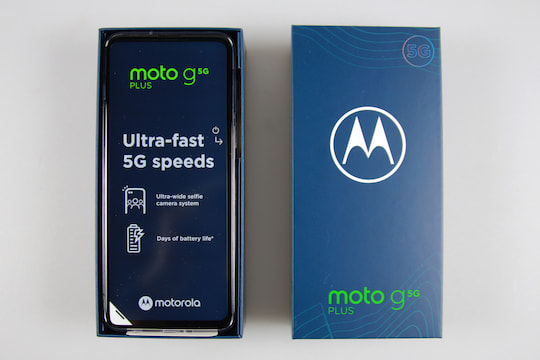 Das Motorola Moto G 5G Plus in seiner Schachtel