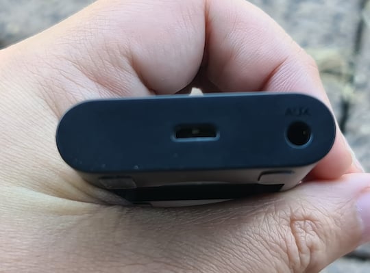 USB- und Audioanschluss des Echo Auto