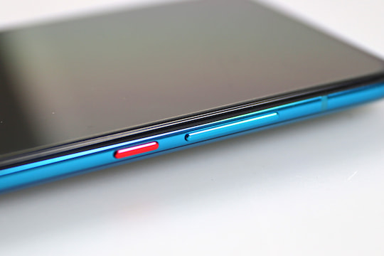 Xiaomi kanns auch: farblich abgehobener Powerbutton wie bei Googles Pixel-Handys
