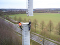 So langsam kommt der Netzausbau in Nordrhein-Westfalen voran - das Bild zeigt die Montage eines Mobilfunkmastes von Vodafone.