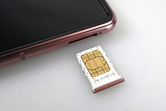 Der Kartenslot bietet Platz fr eine Nano-SIM-Karte