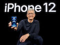 Apple-Chef Tim Cook prsentiert stolz das neue Modell iPhone 12