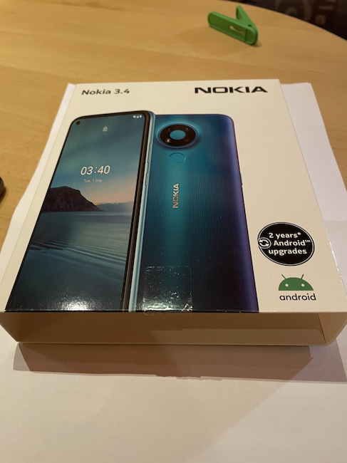 Die Verpackung des Nokia 3.4. Fr rund 159 Euro bekommt man ein ordentliches Einsteiger-Handy mit Android 10