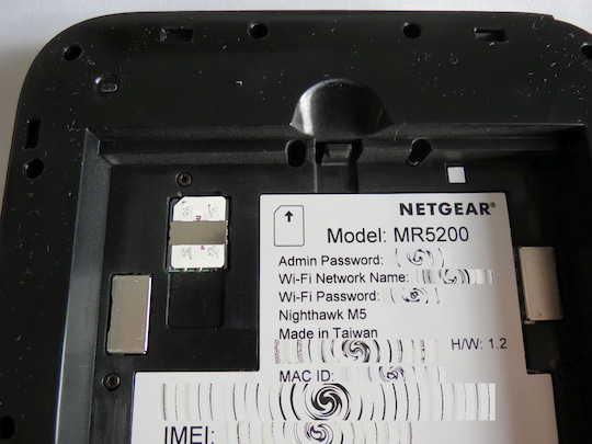 Netgear Nighthawk M5 Nano-SIM einlegen