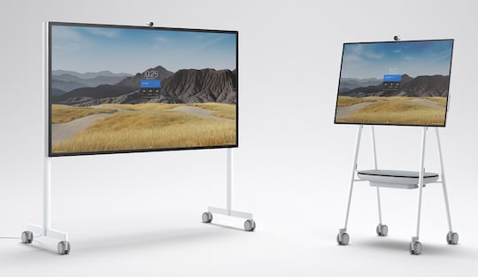 Surface Hub 2S 85 Zoll (links) und 50 Zoll (rechts)
