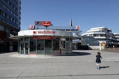 Ein Vodafone-Shop in Leverkusen. Die Corona-Pandemie schlgt sich auf die aktuellen Quartalszahlen nieder