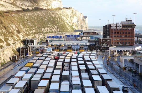 War die Situation im Dezember 2020 wie hier am Hafen in Dover mit tagelangen Staus wirklich unvorhersehbar?