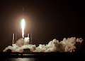 Eine SpaceX Falcon 9-Rakete mit etwa 60 Starlink-Satelliten hebt von der Startrampe 40 am Weltraumbahnhof Cape Canaveral ab. SpaceX bringt Satelliten fr ein erdumspannendes Internet-Netz ins All. 