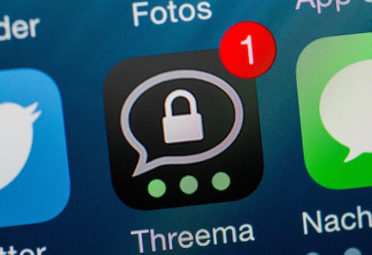 Die Messenger App Threema gibt es fr iOS (Apple) und Android (Google) und gilt als sehr sicher.