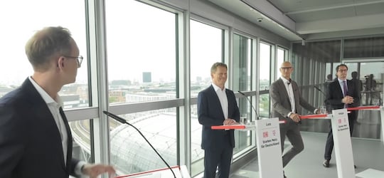 Pressekonferenz im Hauptbahnhof Berlin. Von links: Bahnsprecher Vo, Vorstand Dr. Richard Lutz, Telekom Chef Tim Httges, Minister Andreas Scheuer.