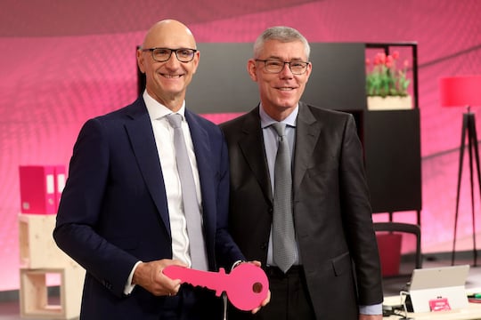 Regelmig stellen Telekom Chef Tim Httges (links) und sein Finanzchef Christian P. Illek (rechts) ihre Quartalszahlen vor.