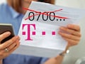 Anrufe zu 0700 kosten seit 1.12. maximal 9 Cent. Anrufe aus dem Ausland mag die Deutsche Telekom nicht zustellen. 