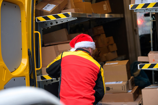 Gerade zur Weihnachtszeit haben die Mitarbeiter von Post- und Paketdiensten viel zu tun