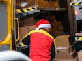 Gerade zur Weihnachtszeit haben die Mitarbeiter von Post- und Paketdiensten viel zu tun