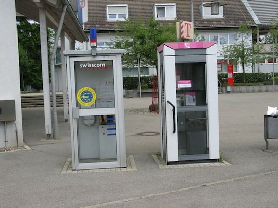 In Bsingen gab es frher Telefonzellen von Swisscom und Telekom