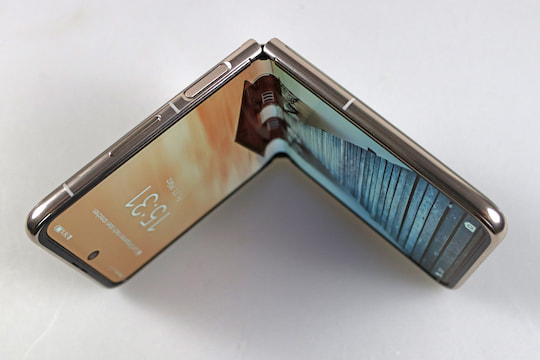 Huawei P50 Pocket: Die Displayfalte ist weniger ausgeprgt als beim Flip 3